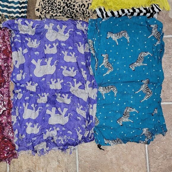 Lot of Name Brand Designed Scarves - Multicolor Multiprint - Picture 6 of 11